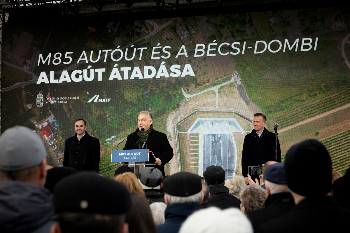 BARCZA Attila; ORBÁN Viktor; FARKAS Ciprián