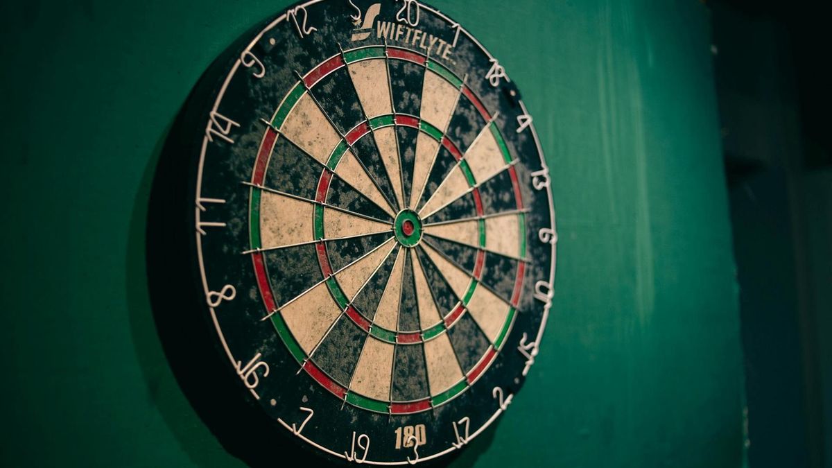 Aggasztó: pár perccel a meccs előtt lett rosszul a darts sztárja