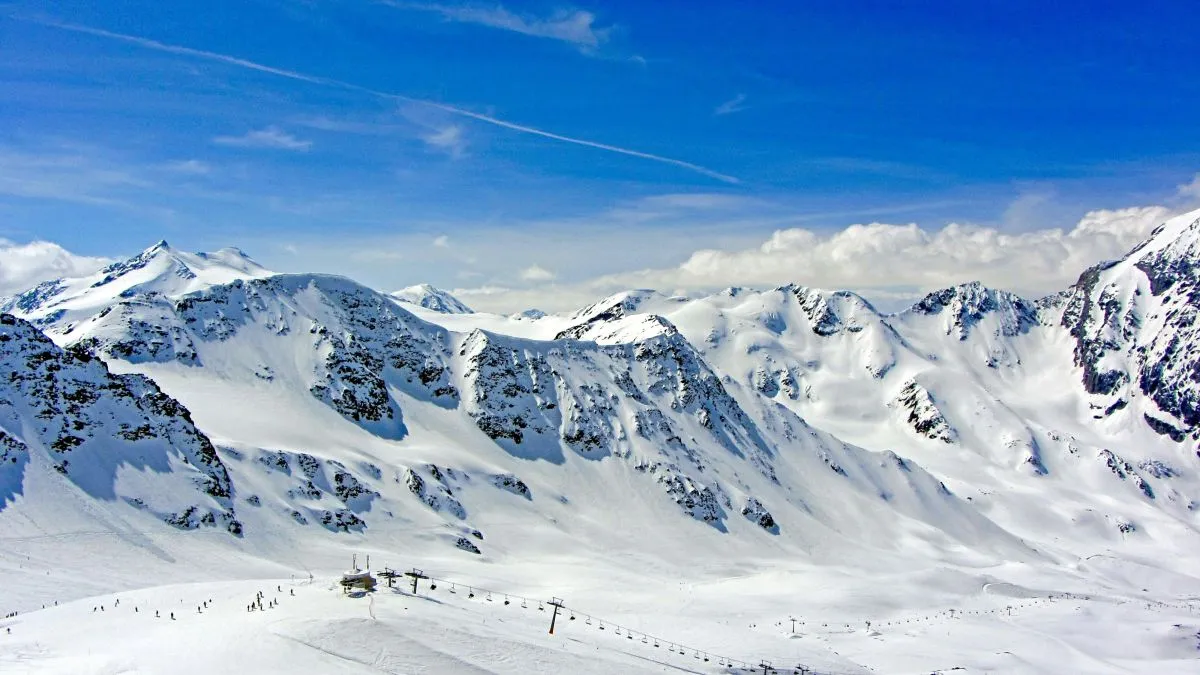Georgia-ban található Gudauri, az egykori szovjet állam legnagyobb és legmagasabb síközpontja, amit évente rengeteg turista látogat meg.