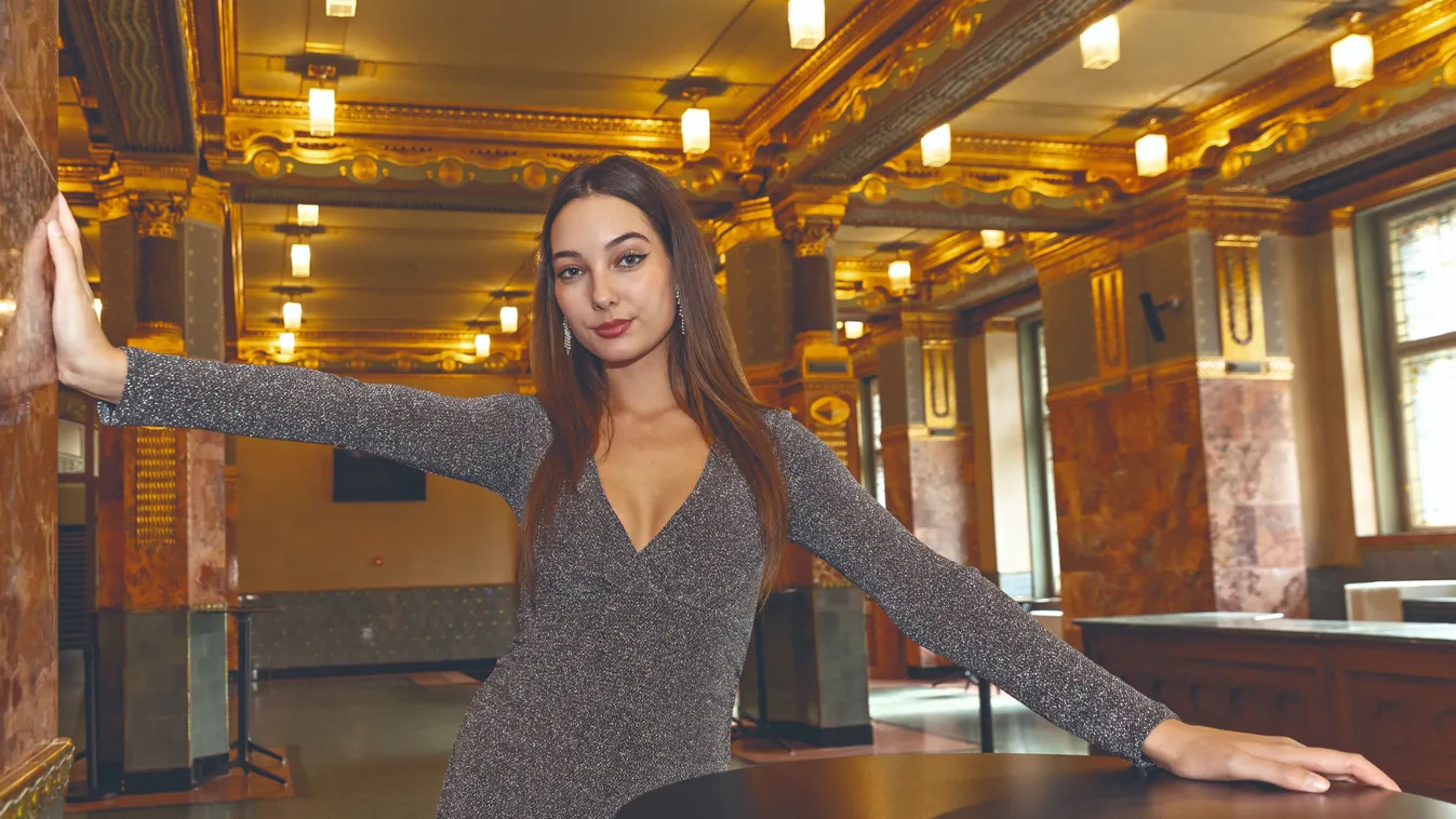 „Bombázó vagy” – Hunyadi Donatella ruha nélkül, egy szál fehérneműben mutatta meg tökéletes alakját