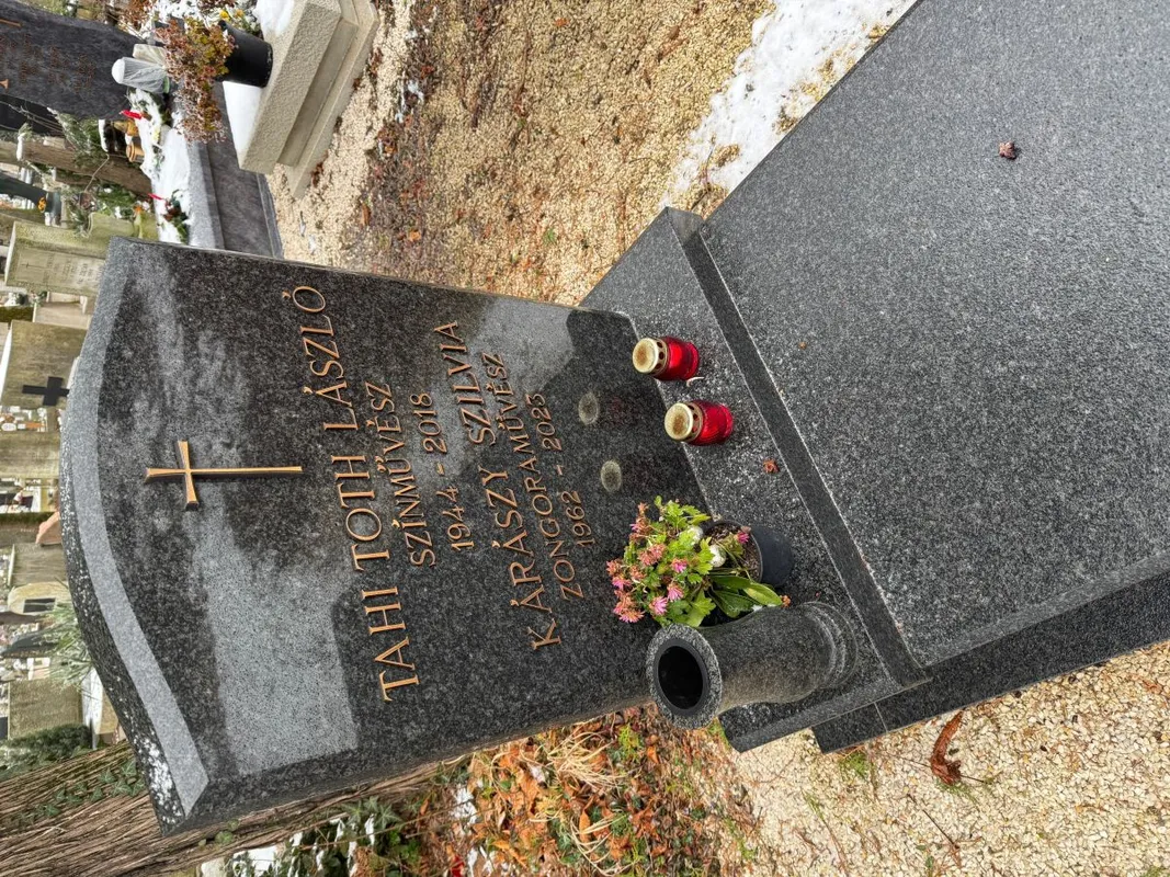 Tahi Tóth László sírja