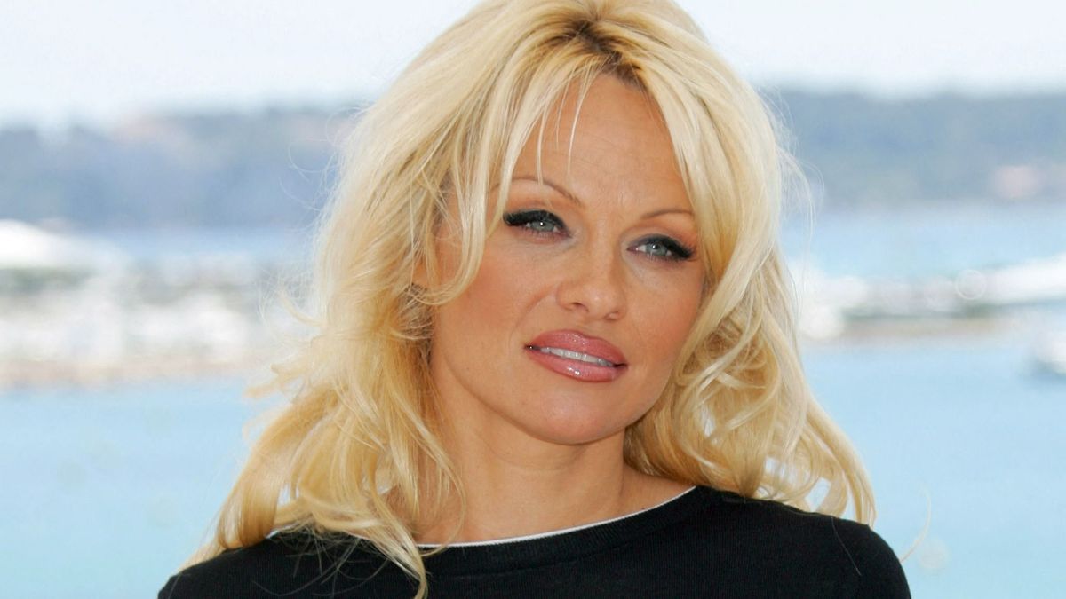 Pamela Anderson pokoli repülése: 