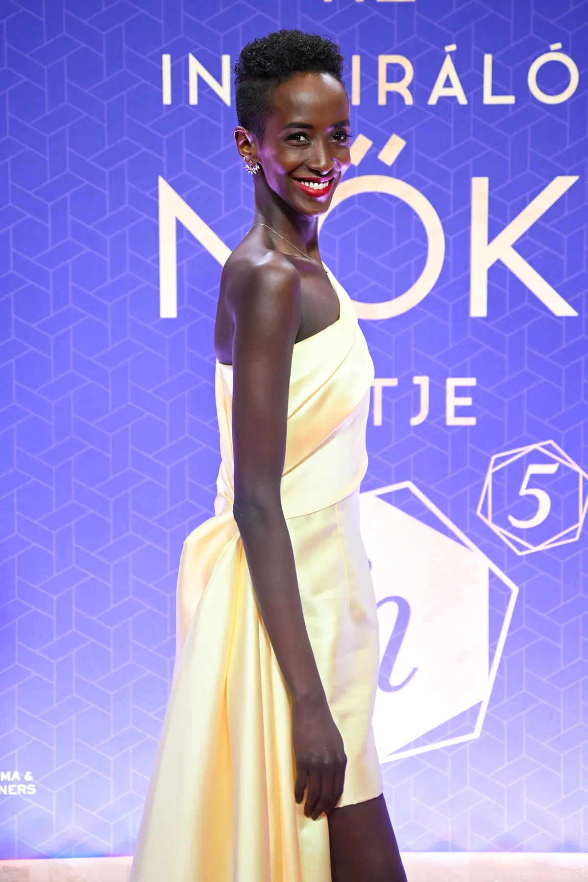 Kafi Rea Milla modellként igazán sikeres Magyaroszágon, az Ázsia Expresszben is szerepelt.