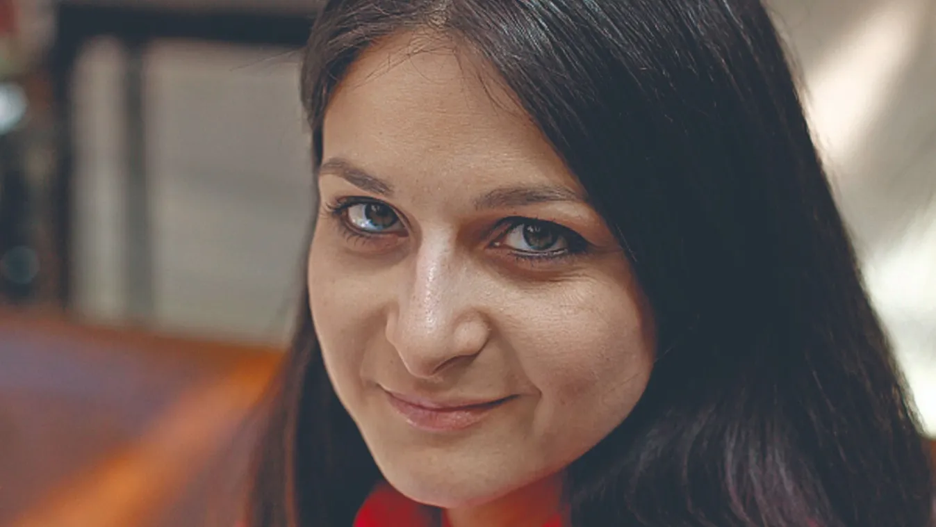 Bíró Eszternek nem férje, hanem adóstársa van