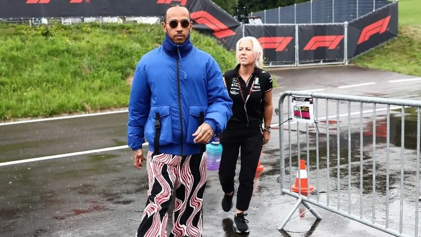 „Tiszta szívemből szeretem” – Lewis Hamilton lebukott, majd felmelegített kapcsolatáról beszélt