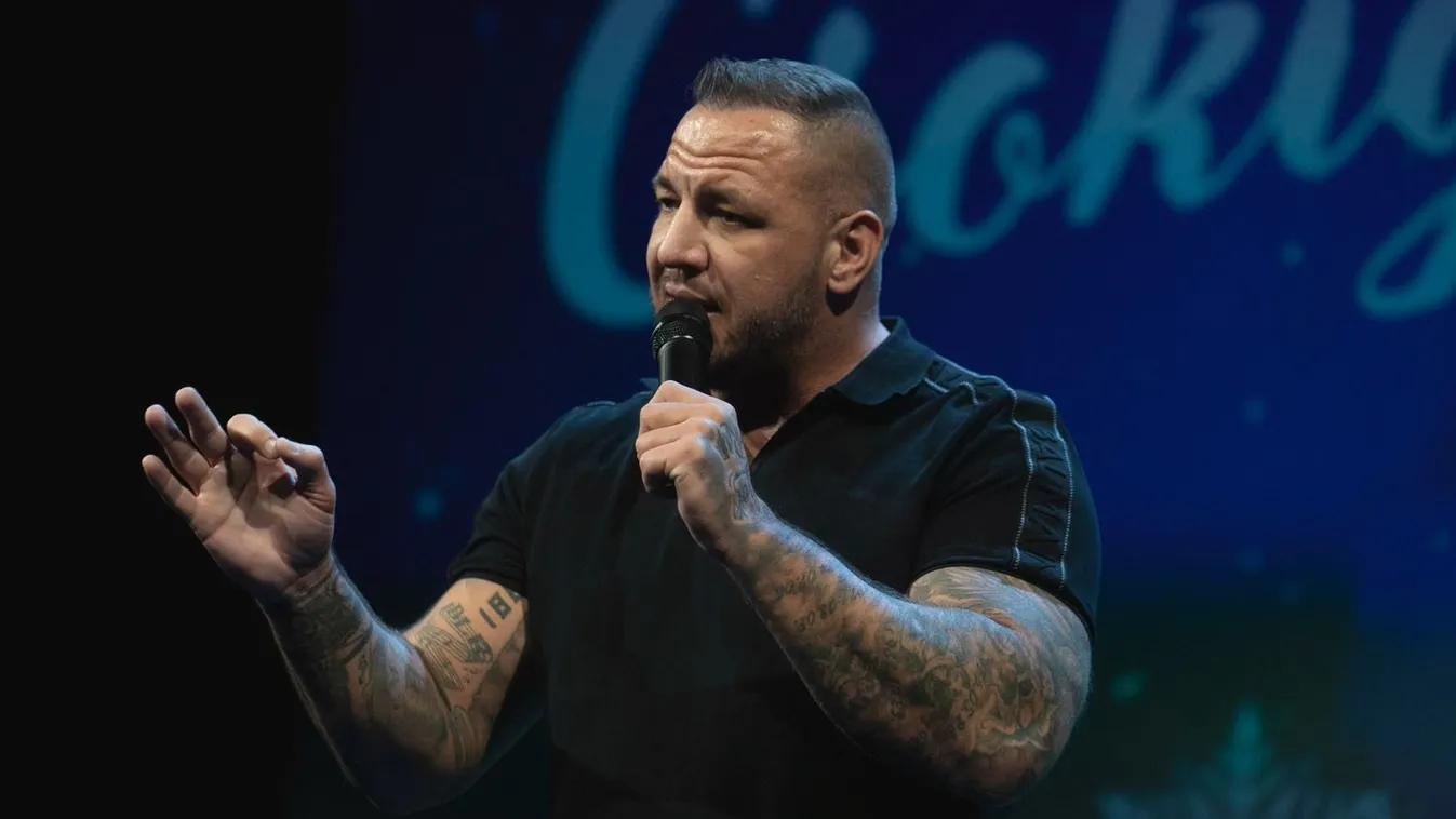 Curtis balhé: büntetőeljárás indult a rapper pofozkodása miatt