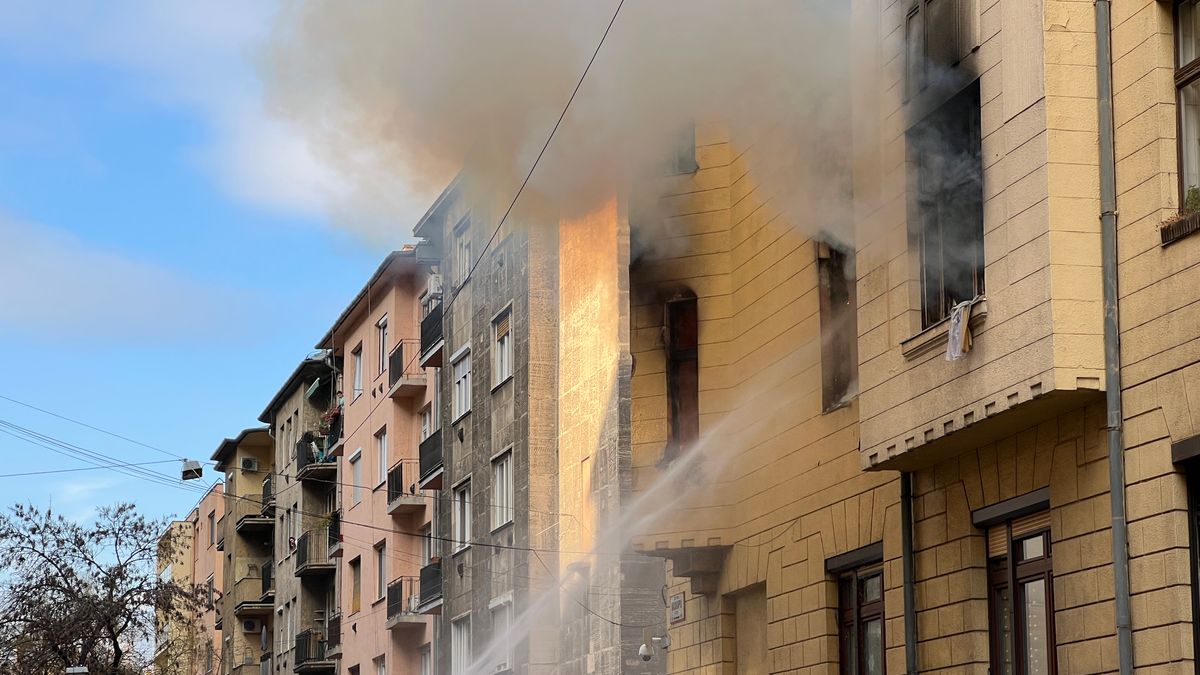 Most kaptuk: robbanás rázott meg egy budapesti társasházat - Fotó