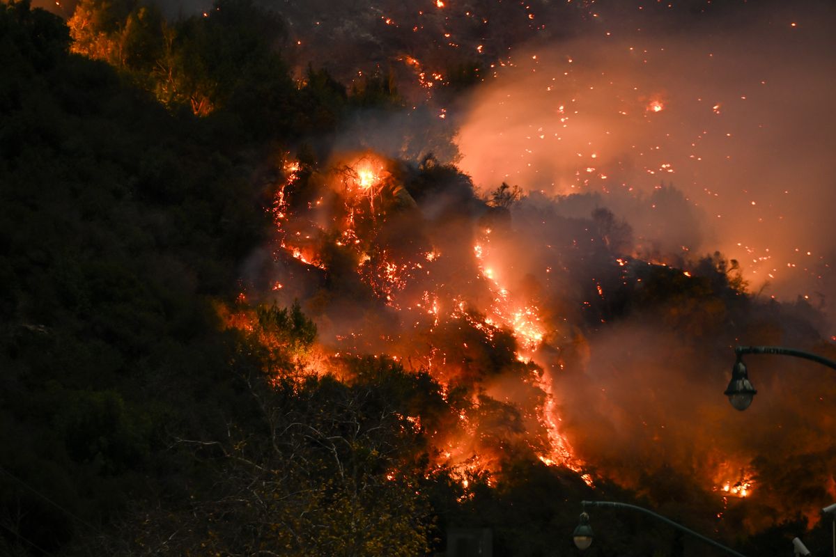 Egész városokat pusztított el és halálos áldozatokat is követelt a Los Angeles-i tűzvész