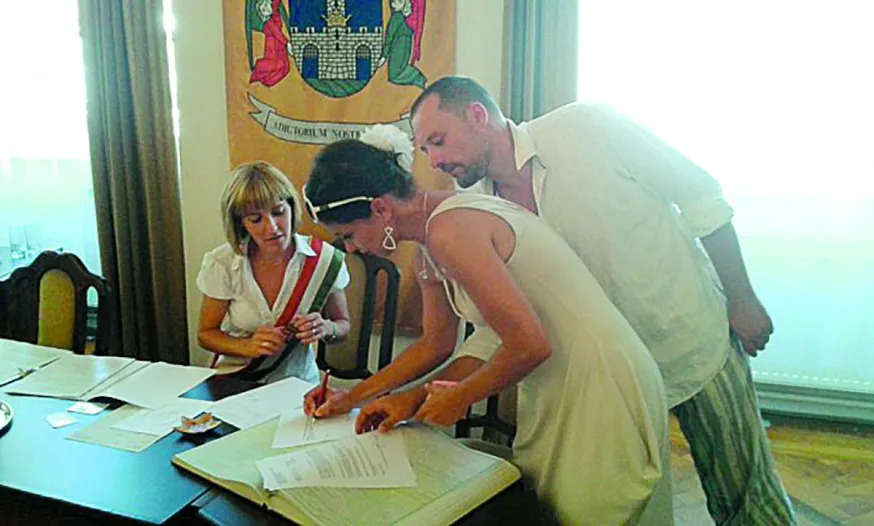Parti Nóra portréinterjú, nagyon hiányoznak neki a szülei   BORS
