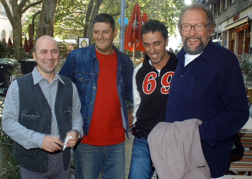 041004-04-scs.jpg
familia