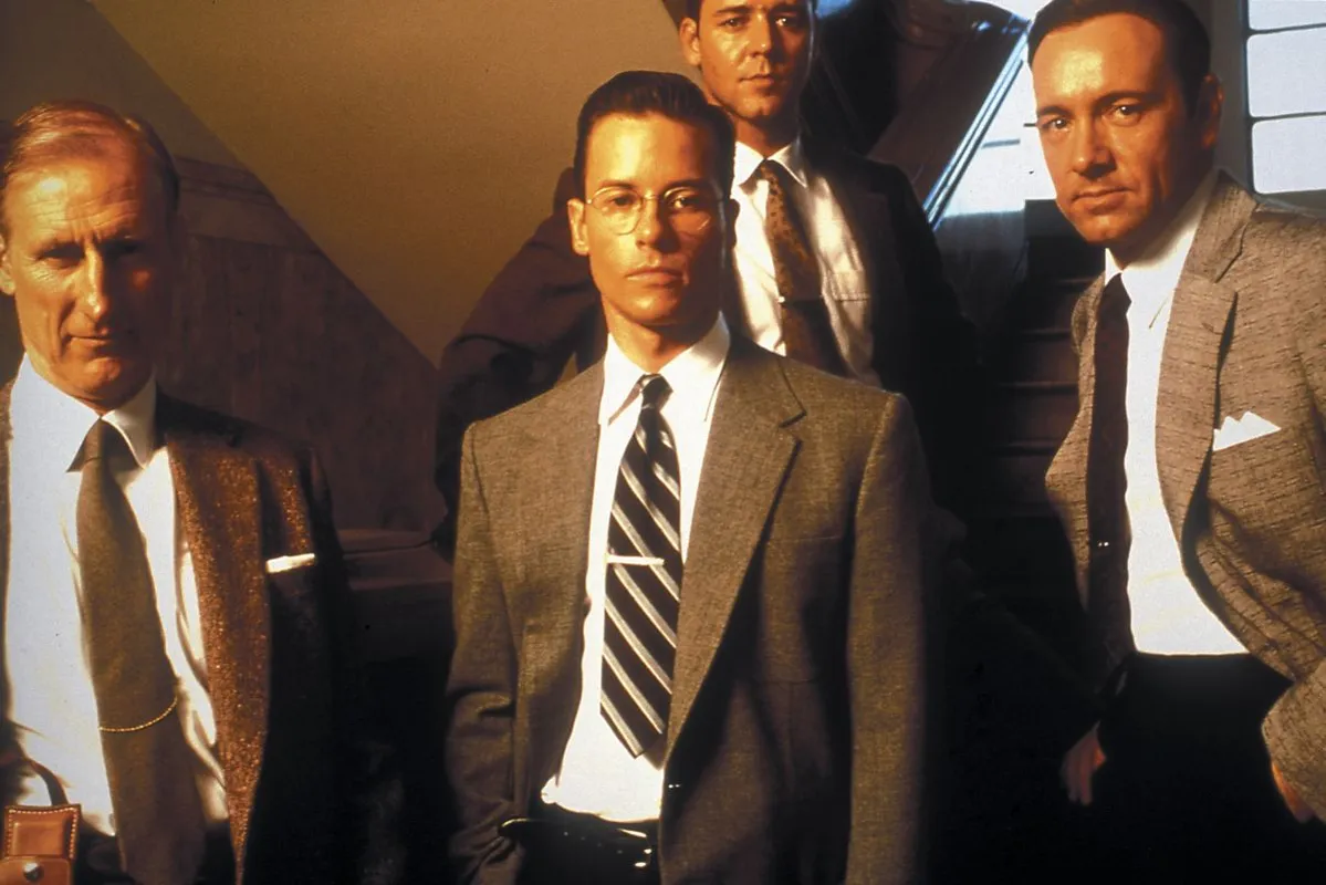 Kevin Spacey és Guy Pearce a Szigorúan bizalmas című filmben. 