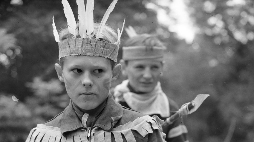 Az indián történetek nagy hatással voltak mindenki életére, így még a gyermekfilmklubok is vadnyugati filmeket készítettek. Vajon mikor jelent meg Winnetou első magyar fordítása?