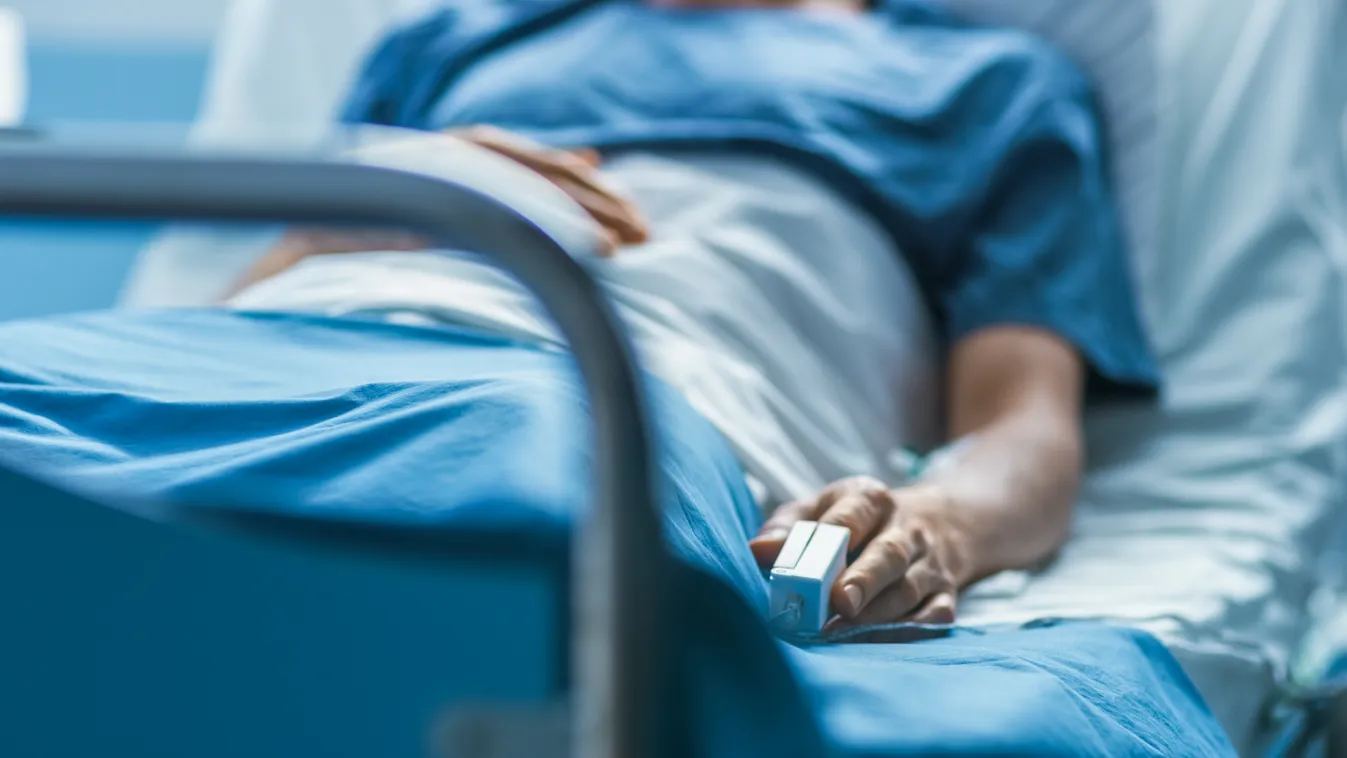 Szívükhöz kaptak a rajongók: kórházba került a népszerű énekes