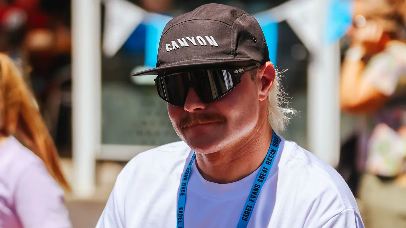 Hamilton hoppon marad, nem mutogathatja pucér fenekét az F1 sztárja