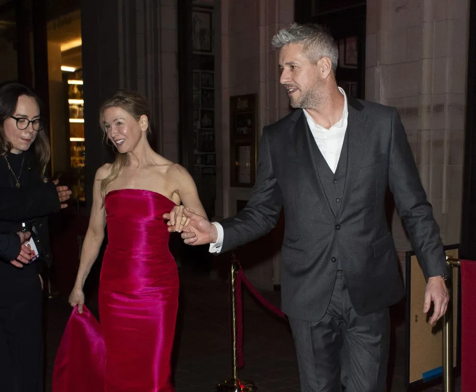 Renée Zellweger a Bridget Jones apropóján, könnyen lehet, hogy idén a magánéletben is megállapodik, összeházasodnak a pasijával - BORS
