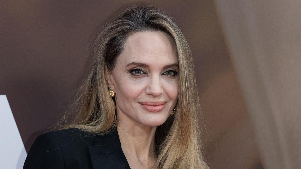 Megtudtuk, miért gyűlöli apját Angelina Jolie: Anyja tragikus sorsáról beszélt