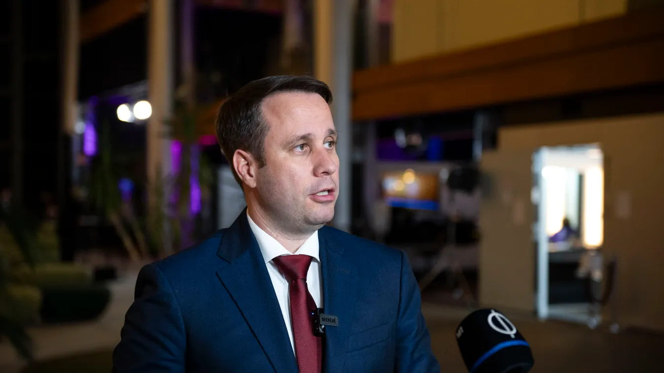 „Lehet, hogy a Tiszának nincs saját programja, de akik mögöttük állnak, azoknak nagyon is”