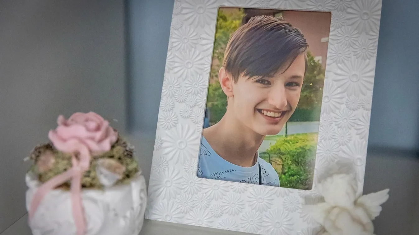 "A szeretet nem múlik el" - Szívszorító, mi került a 15 évesen elhunyt Dominik sírjára