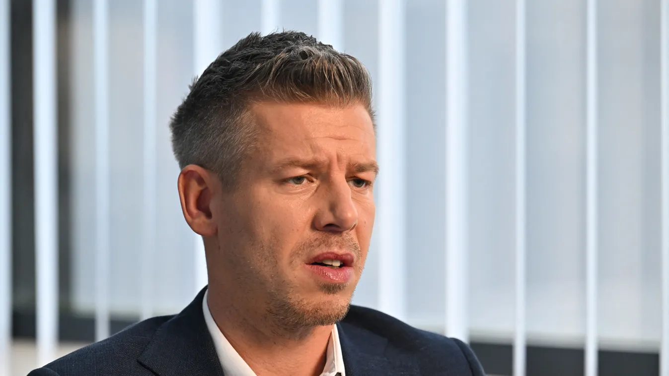 Menczer Tamás: Brüsszel Péter mentegeti a pedofilokat mentegető haverját