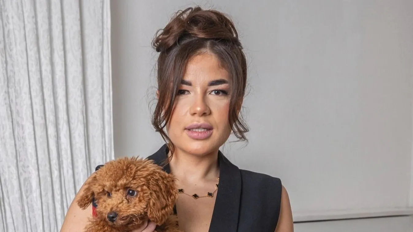 Hűha: Gáspár Evelin testét csak egy falatnyi bikini takarja