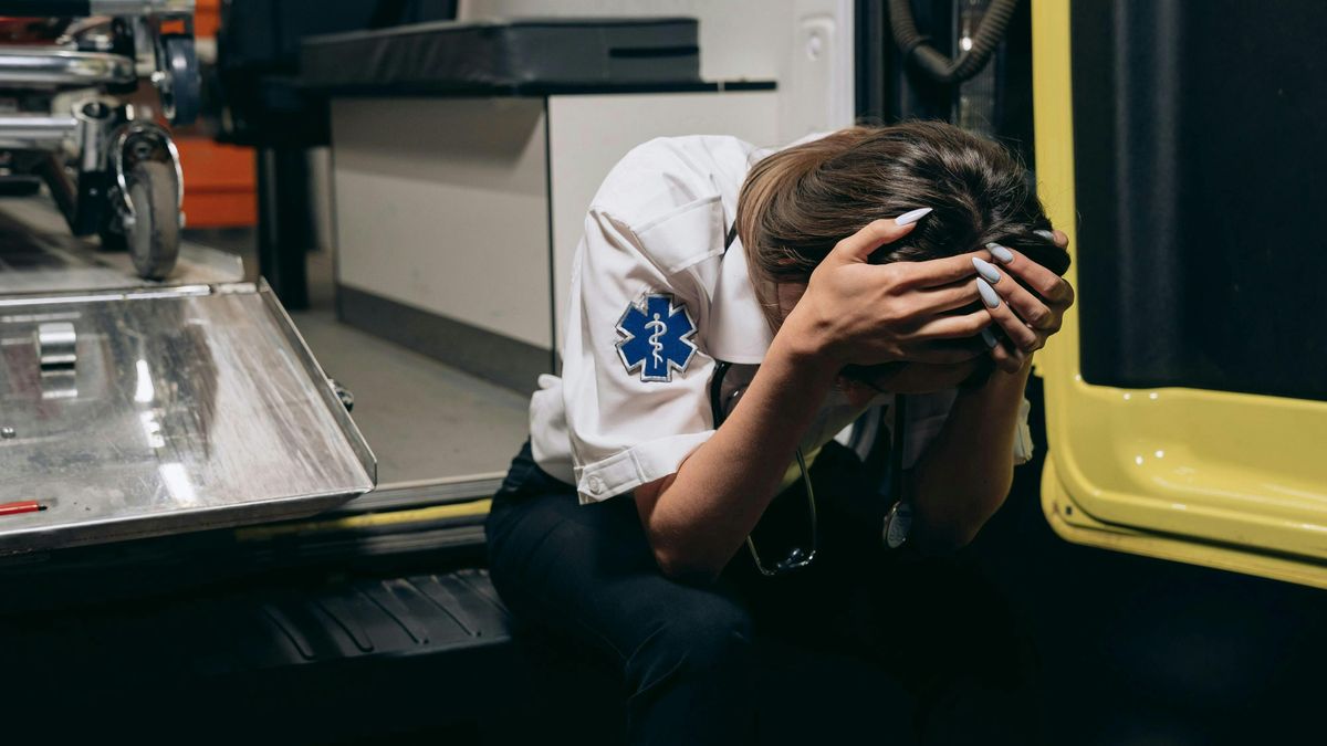 mentő halál tragédia késelés lövöldözés életmentés