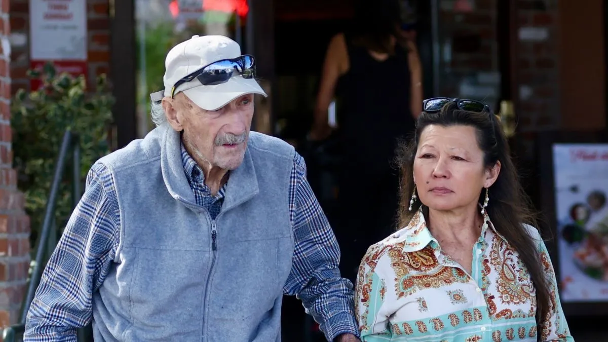 PREMIUM EXCLUSIVE: PREMIUM EXCLUSIVE RATES APPLY: Gene Hackman And Wife Betsy Arakawa Seen Out On A Super Rare Outing On And Early Dinner Date - 28 Mar 2024
