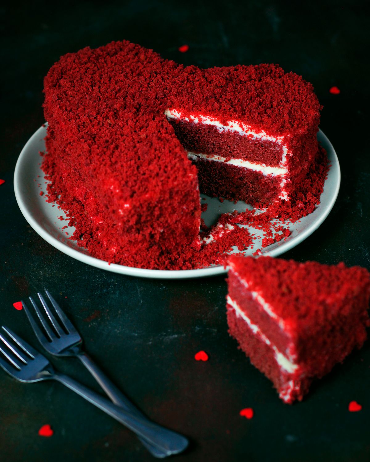 Heart,Shaped,Red,Velvet,Cake,On,Dark,Background,Slide,Aside