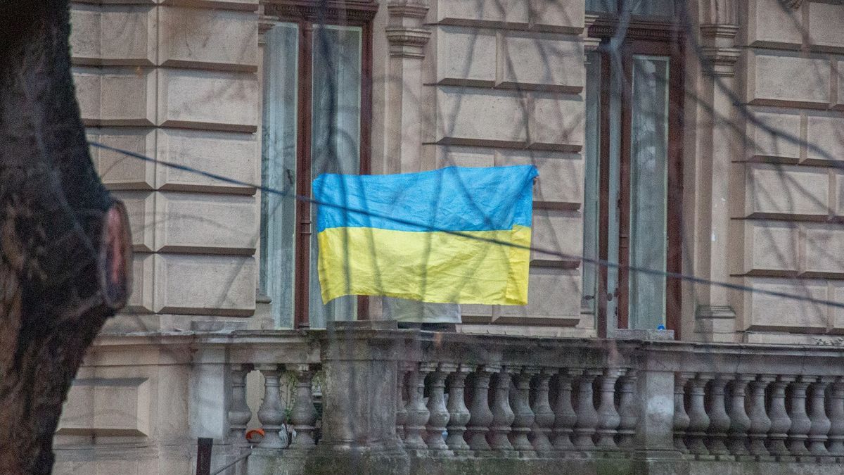 Magyar Péter március 15-én kitűzte az ukrán zászlót
