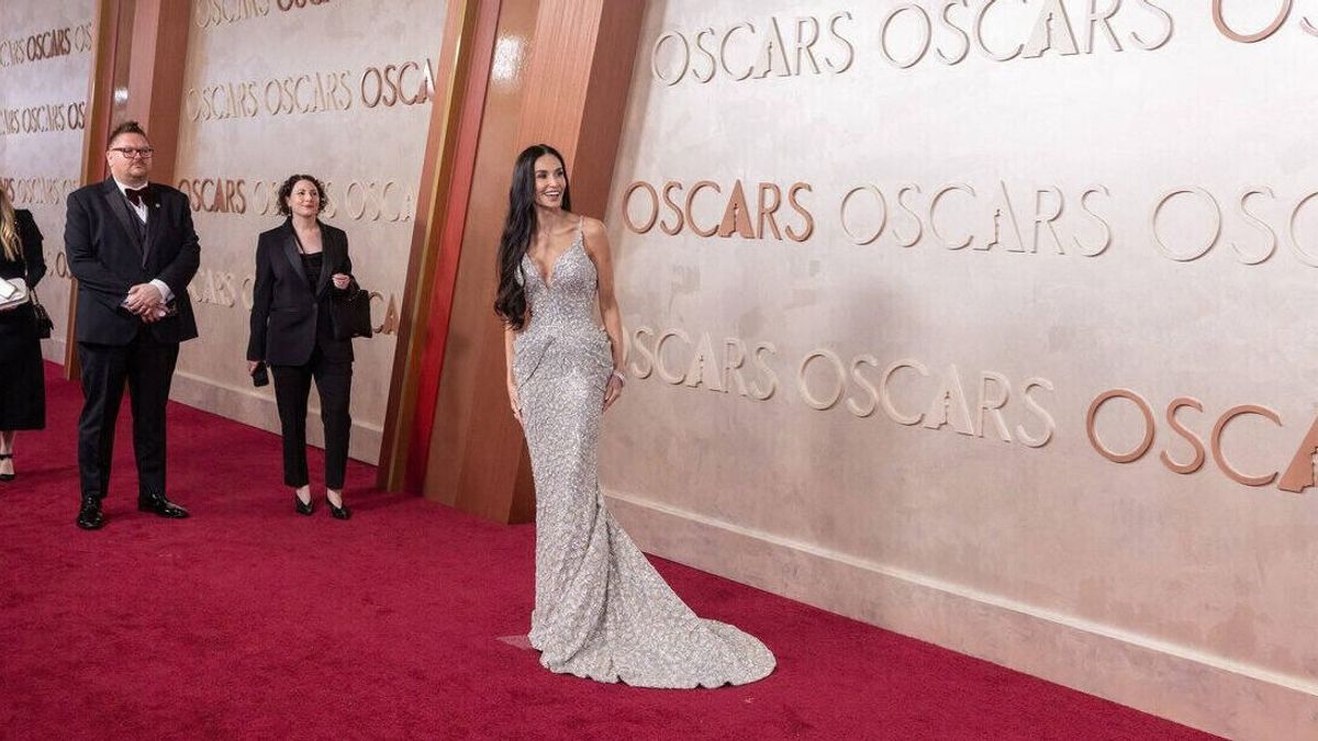 Szinte semmit sem fedő, lenge öltözet és hatalmas masni: mutatjuk az idei Oscar-gála legszebb ruhakölteményeit – Fotók!