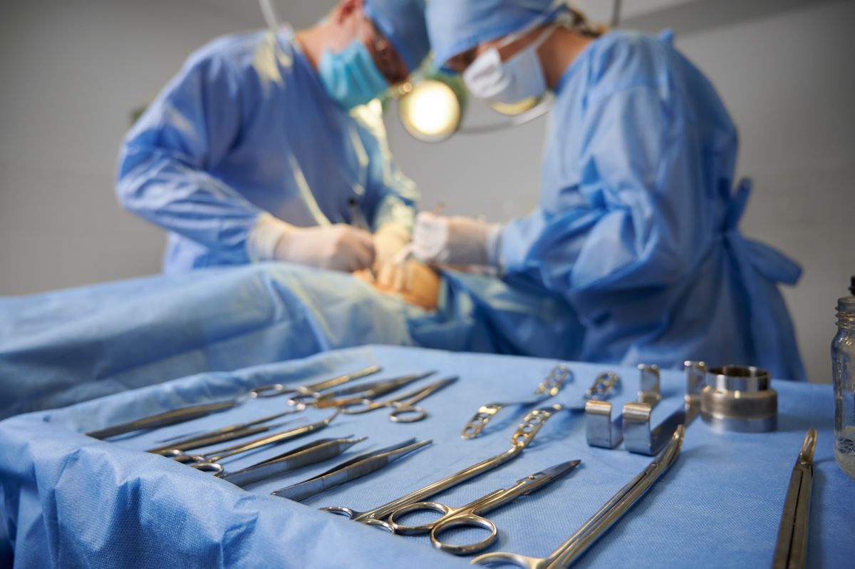 Plastic,Surgery,Instruments,On,Surgical,Table,With,Medical,Team,And