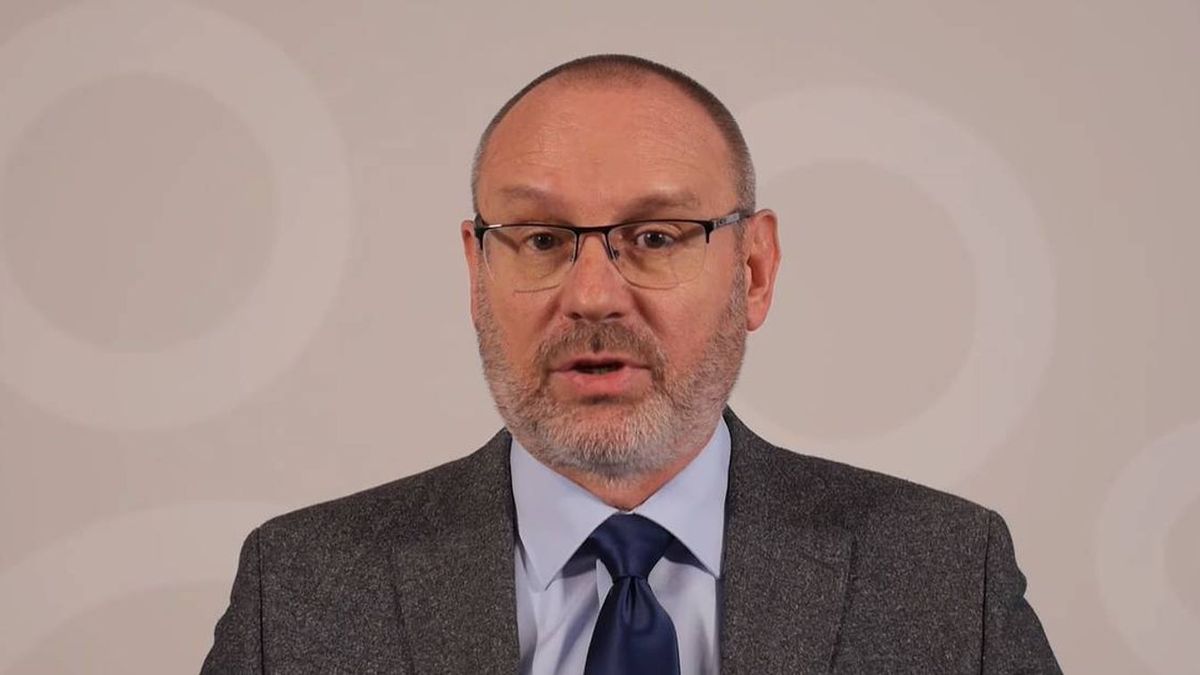 Zsigó Róbert: Isten éltesse a hölgyeket!