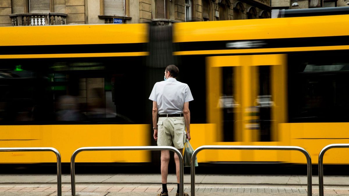 Az utasokkal teli 4-6-os villamoson történt meg a legrosszabb: le kellett állítani a közlekedést