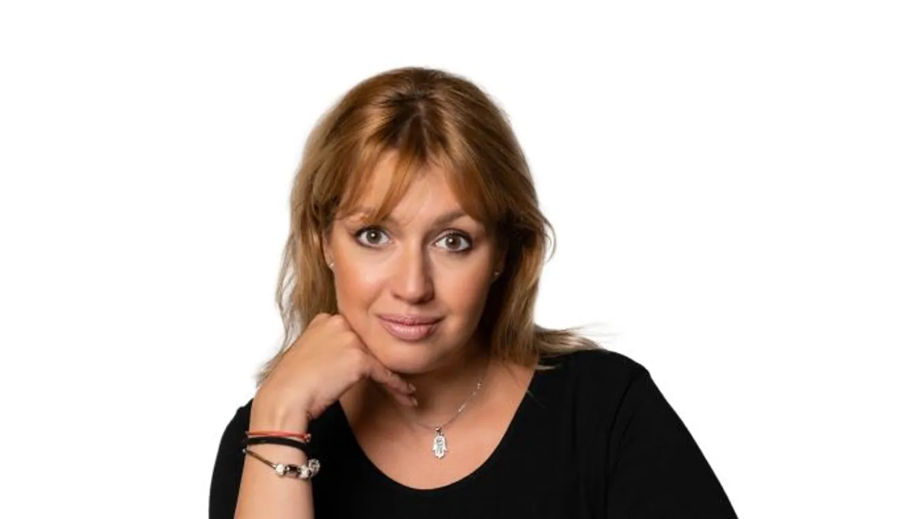 Pánik a budapesti színházban: mentőt kellett hívni a fiatal színésznőhöz, elmaradt az előadás