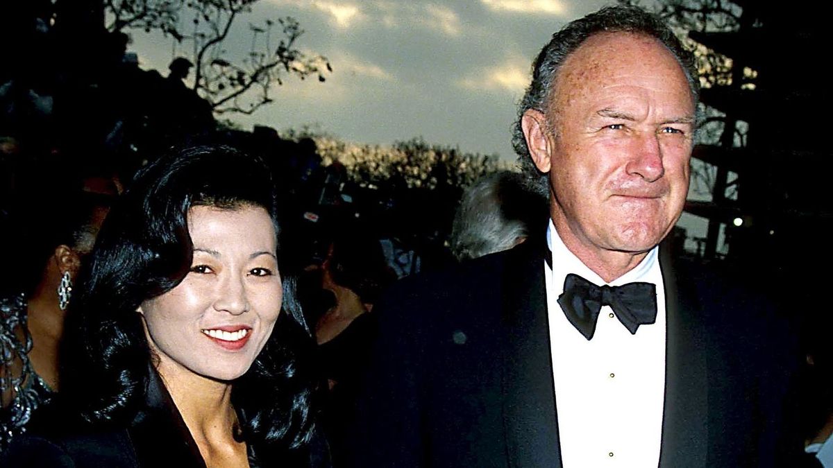 Gene Hackman és Betsy Arakawa rejtélyes halála után nyomoznak. 