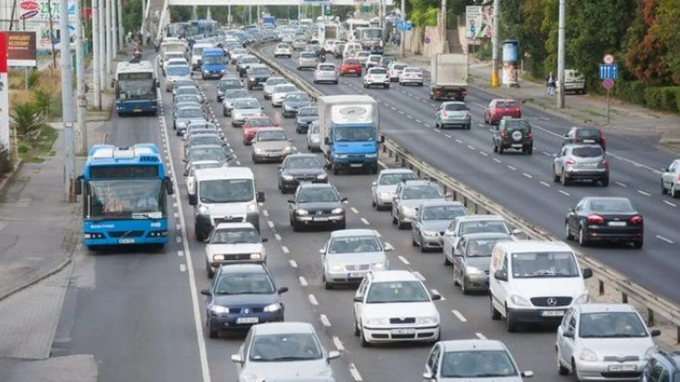 Már a mentők is a helyszínen: a legrosszabb helyszínen történt a rettenetes baleset Budapesten
