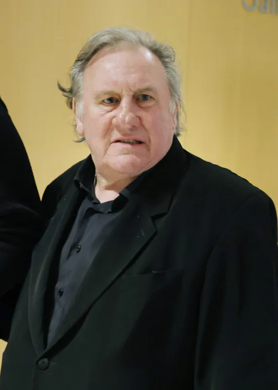 Gerard Depardieu, aki túl kövérnek és túl öregnek mondja magát ahhoz, hogy szexuálisan zaklasson bárkit is.