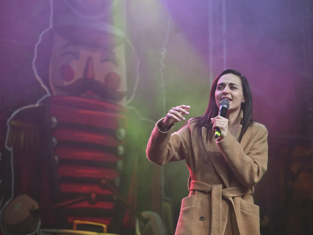 20231231 Eger
Óévbúcsúztatók az egri Dobó téren
Fotó: Gál Gábor GG
Heves Megyei Hírlap
A képen: DJ Deniz és Orsovai Reni koncert