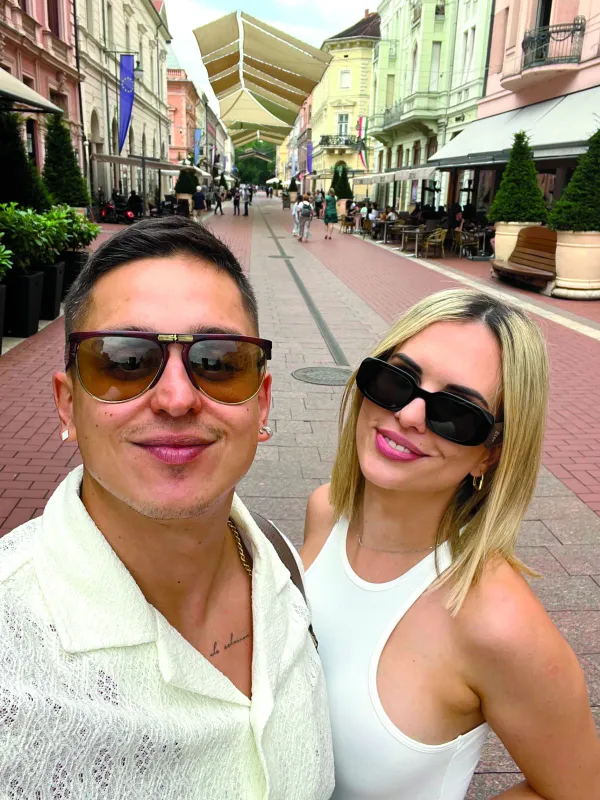 HOT MAGAZIN HÉTFŐI FELTÖLTÉS 
Pákó - Ákos
Oszvald - felteszem én
Aurelio - Adrián
Judy - Ági
Kulcsár - Niki