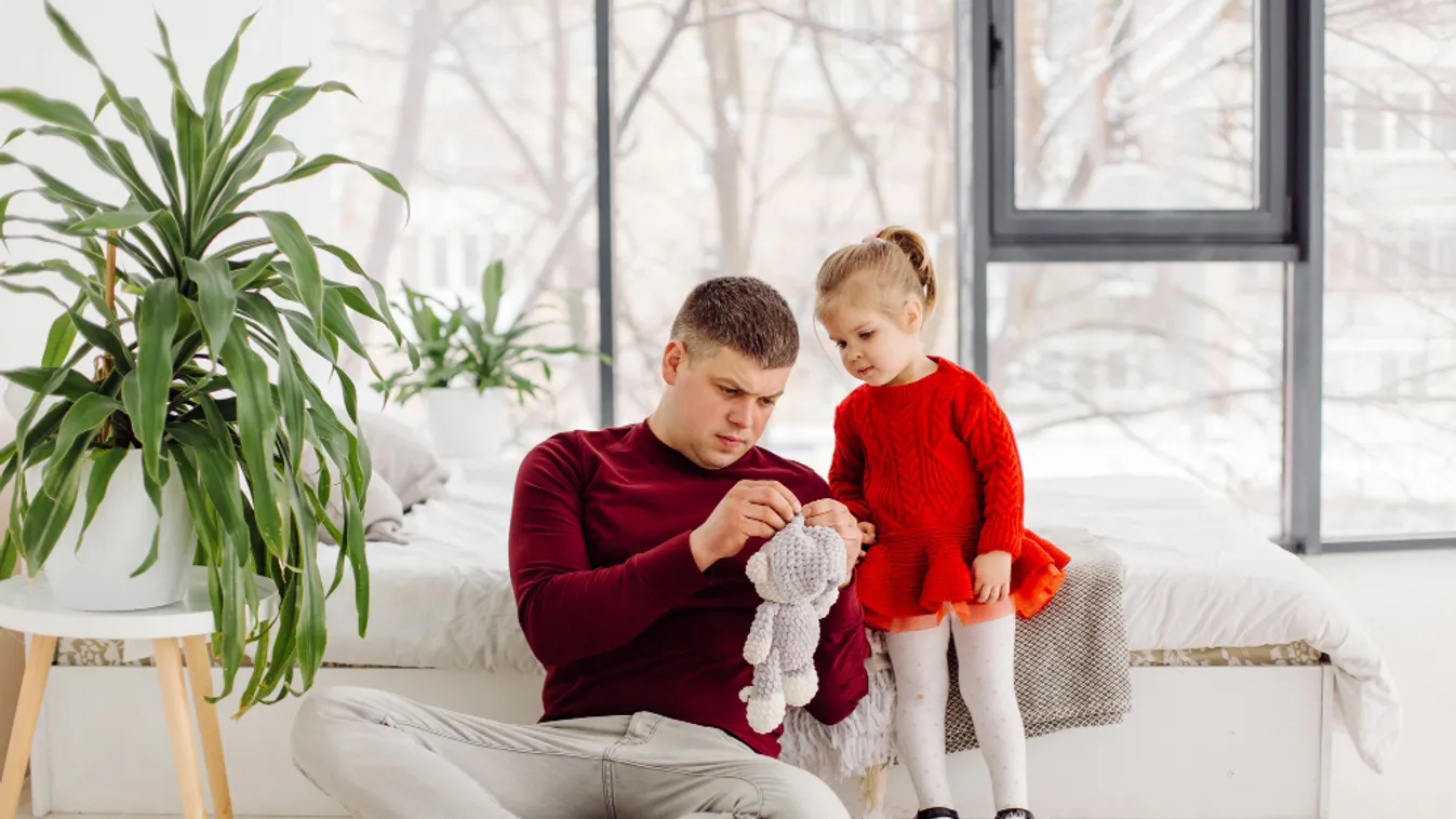 Amikor apa marad otthon – és mindenkinek jobb lesz tőle