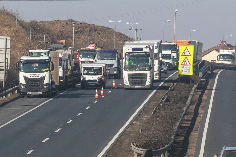 Bedugult az autópálya a Turul pihenőhelynél (3 of 4) M3-as autópálya felújítása