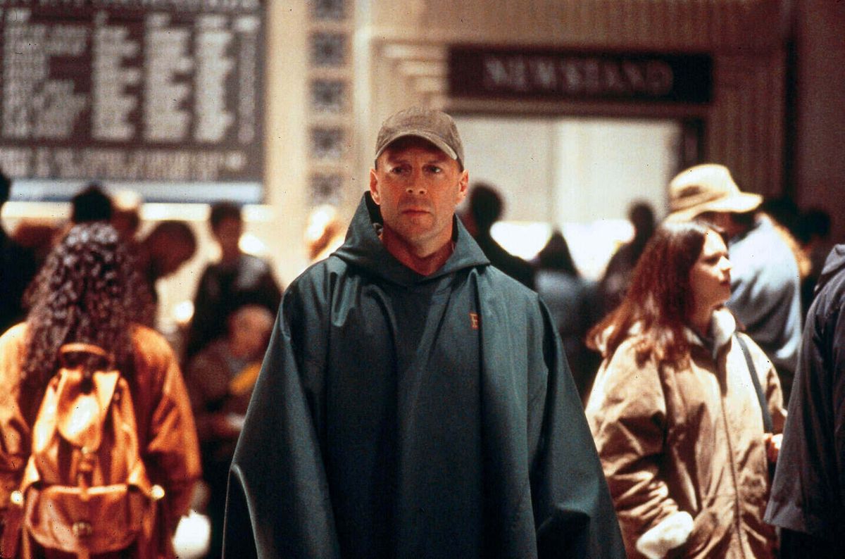 2000 - Unbreakable - Movie Set