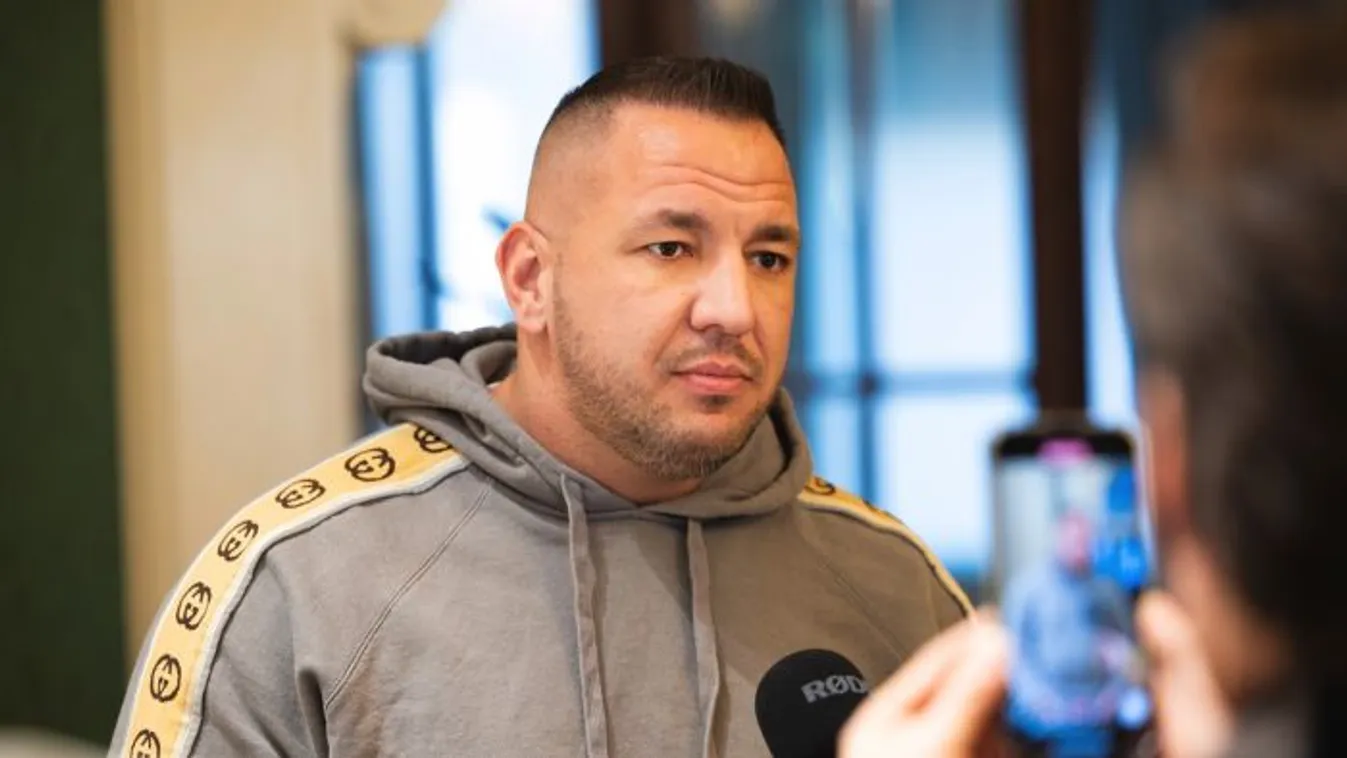 Curtis elkésett a testvére tárgyalásáról