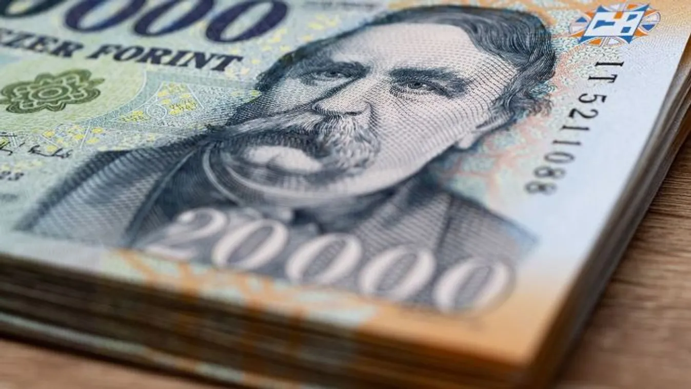 Nem kaptunk jó híreket: ennyivel vékonyodott a pénztárcánk