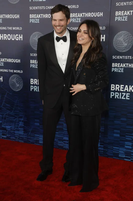 Ashton Kutcher és Mila Kunis Római vakációra mentek a házassági drámájuk közepén
