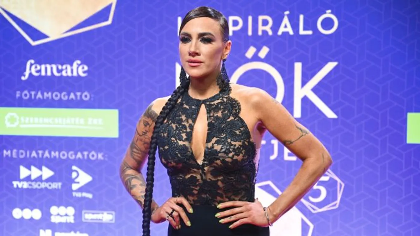 Tóth Gabinak estek újra a kommentelők: nem vállalja valódi arcát