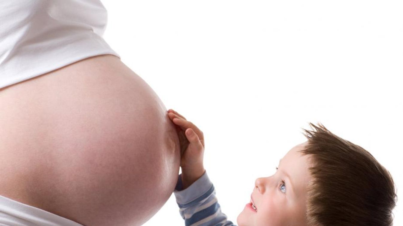 Kistestvért vállaltunk autista kisfiunk mellé