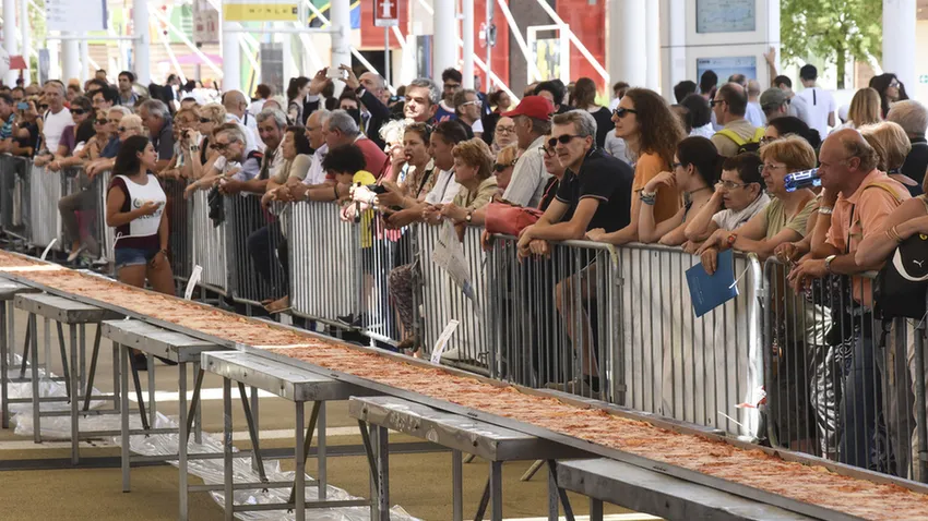 A világ leghosszabb pizzája