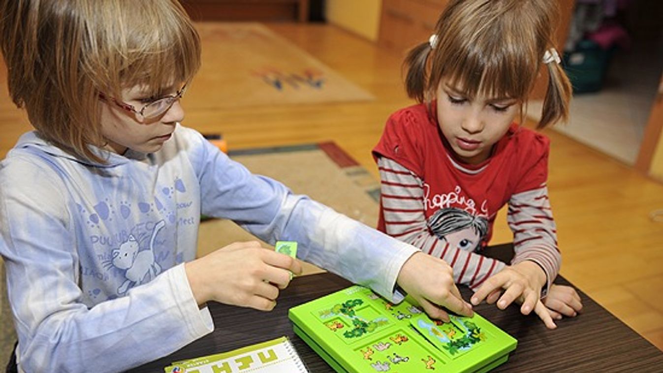 Játék: Állatokat bújtattunk a szavannán