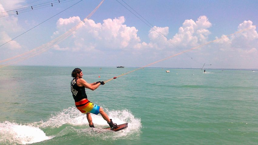 Vagány nyaralásra vágyik? Wakeboardra fel!