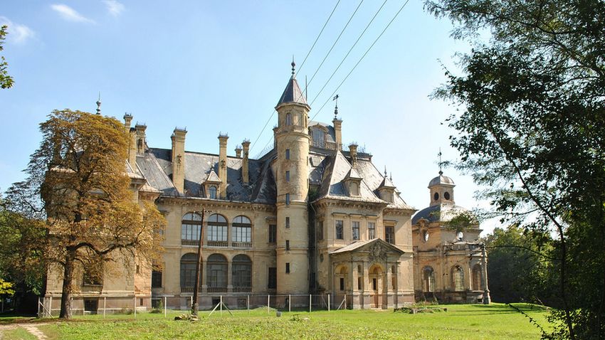 Rejtélyes és mesebeli kastélyok Budapesttől egy órányira